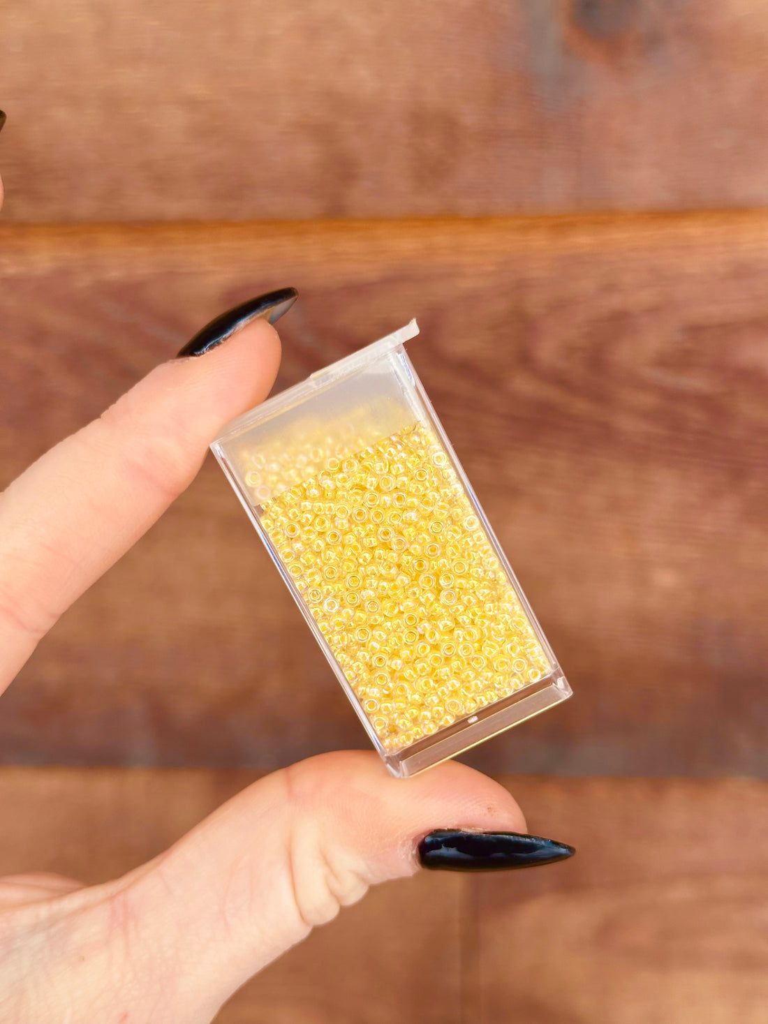 11/0 Light Yellow Lined Crystal AB