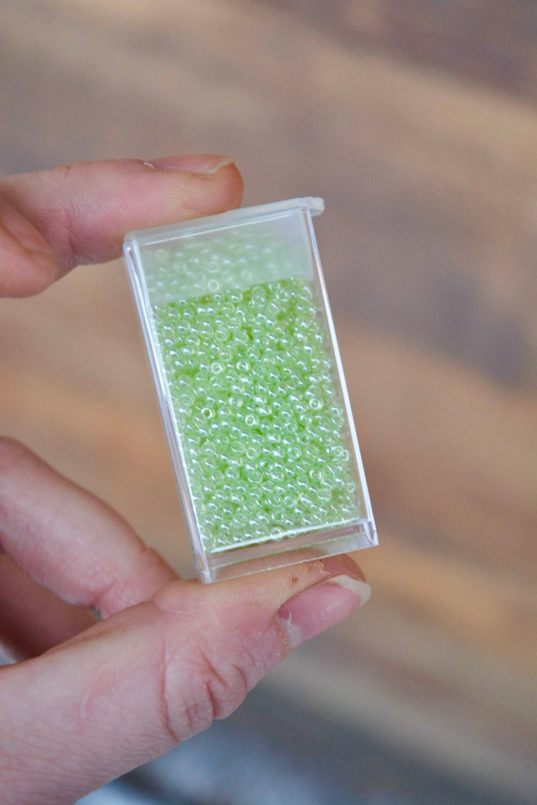 11/0 Pale Moss Green Luster