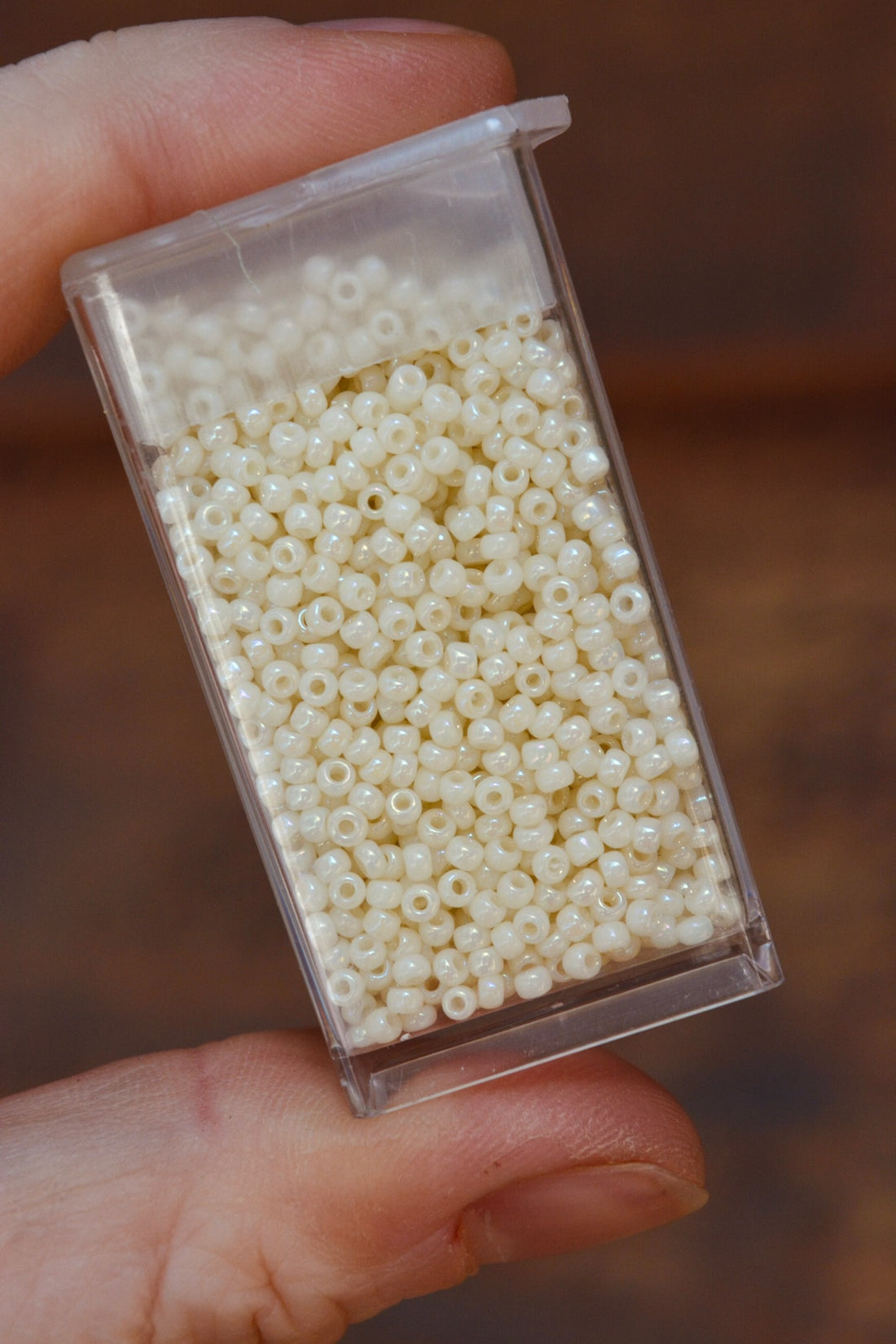 11/0 Ivory Pearl Ceylon AB