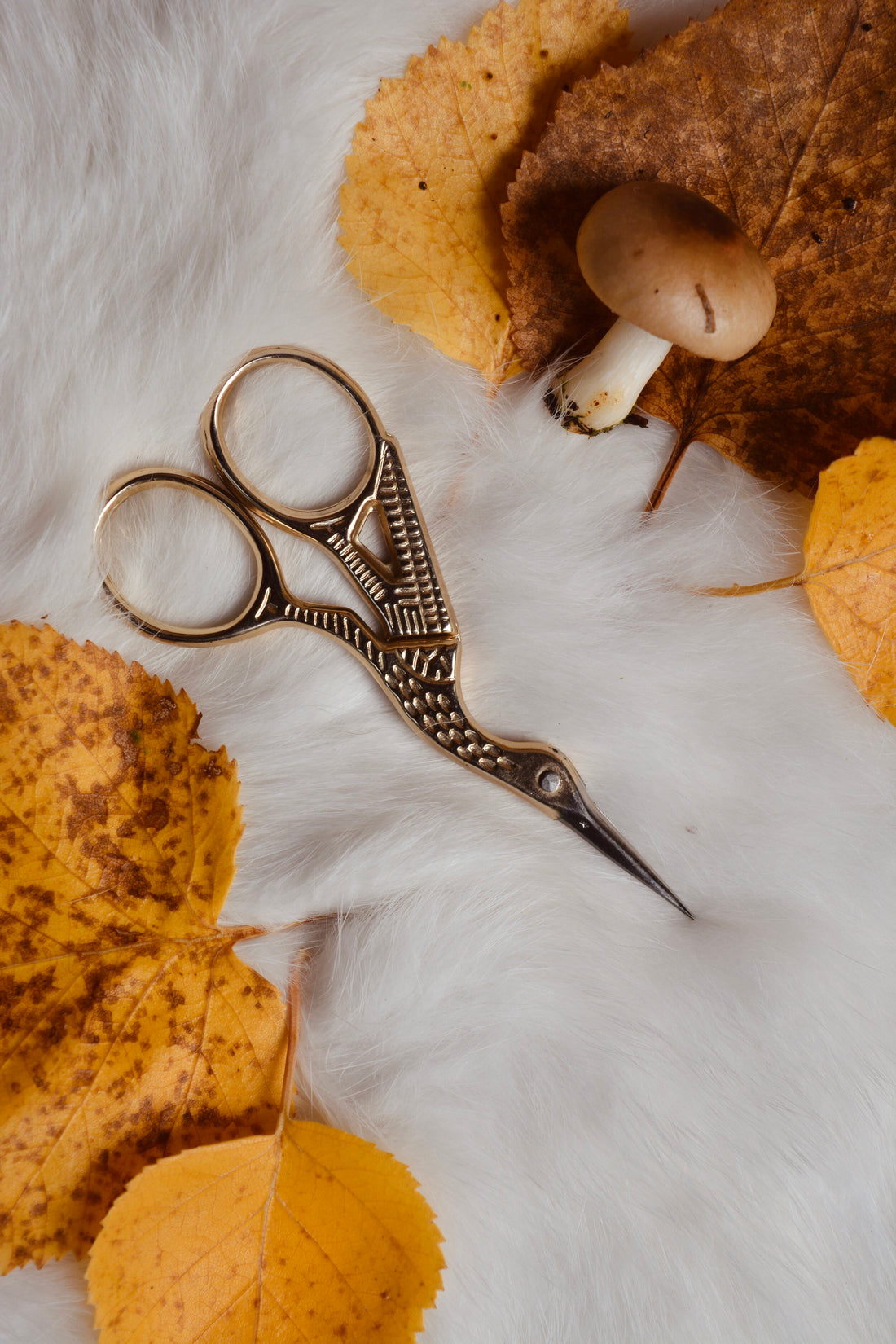 Vintage Crane Thread Scissors